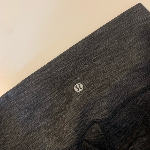 Grey lulu lemon leggings - Picture 2 of 2
